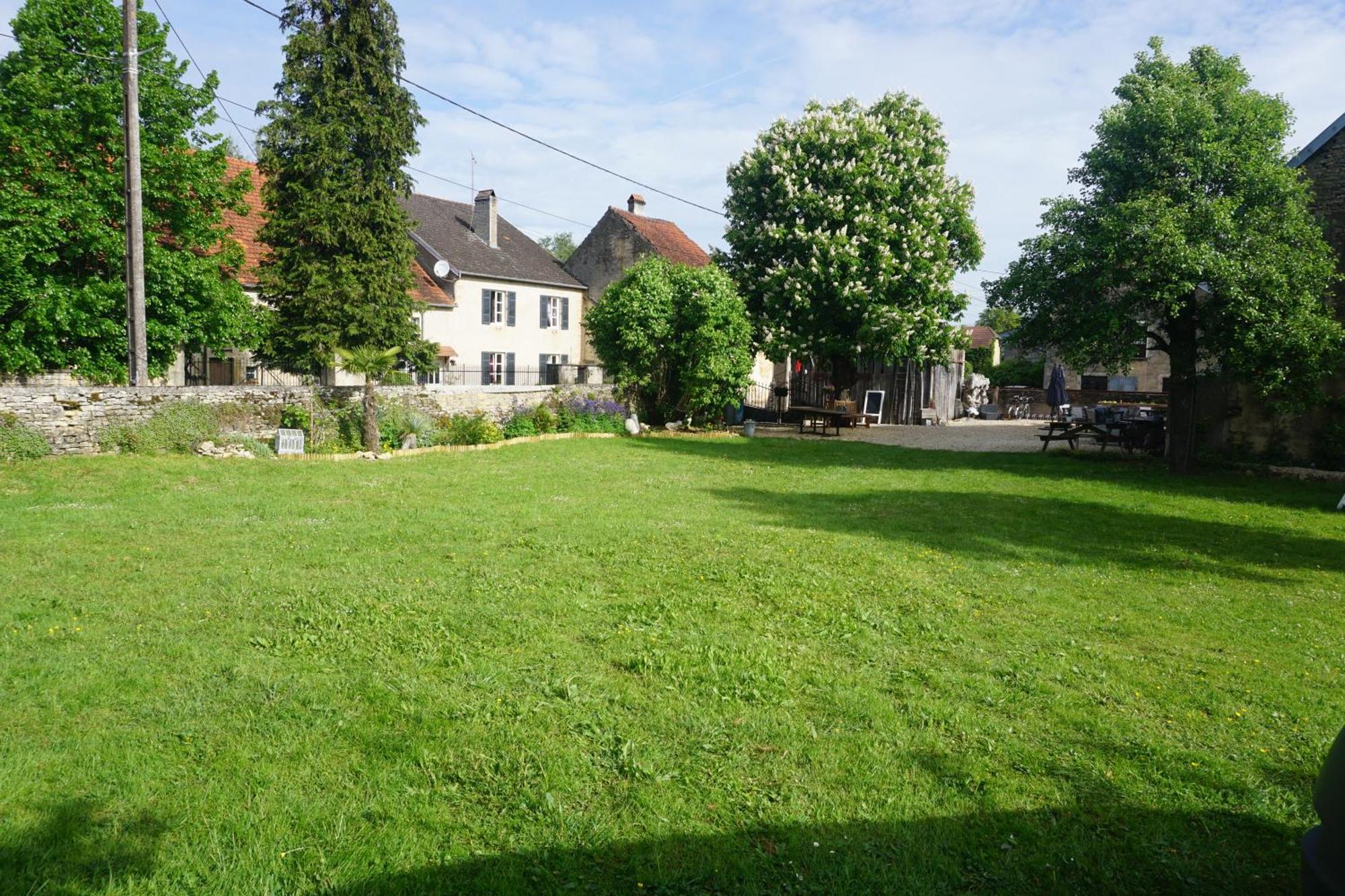 Chambre D'Hotes Juste-Confortable Fleurey-les-Lavoncourt Exterior photo